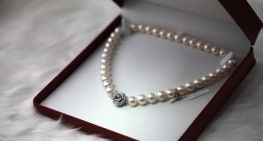 The Elegance of Pearl Jewelry: How to Style It